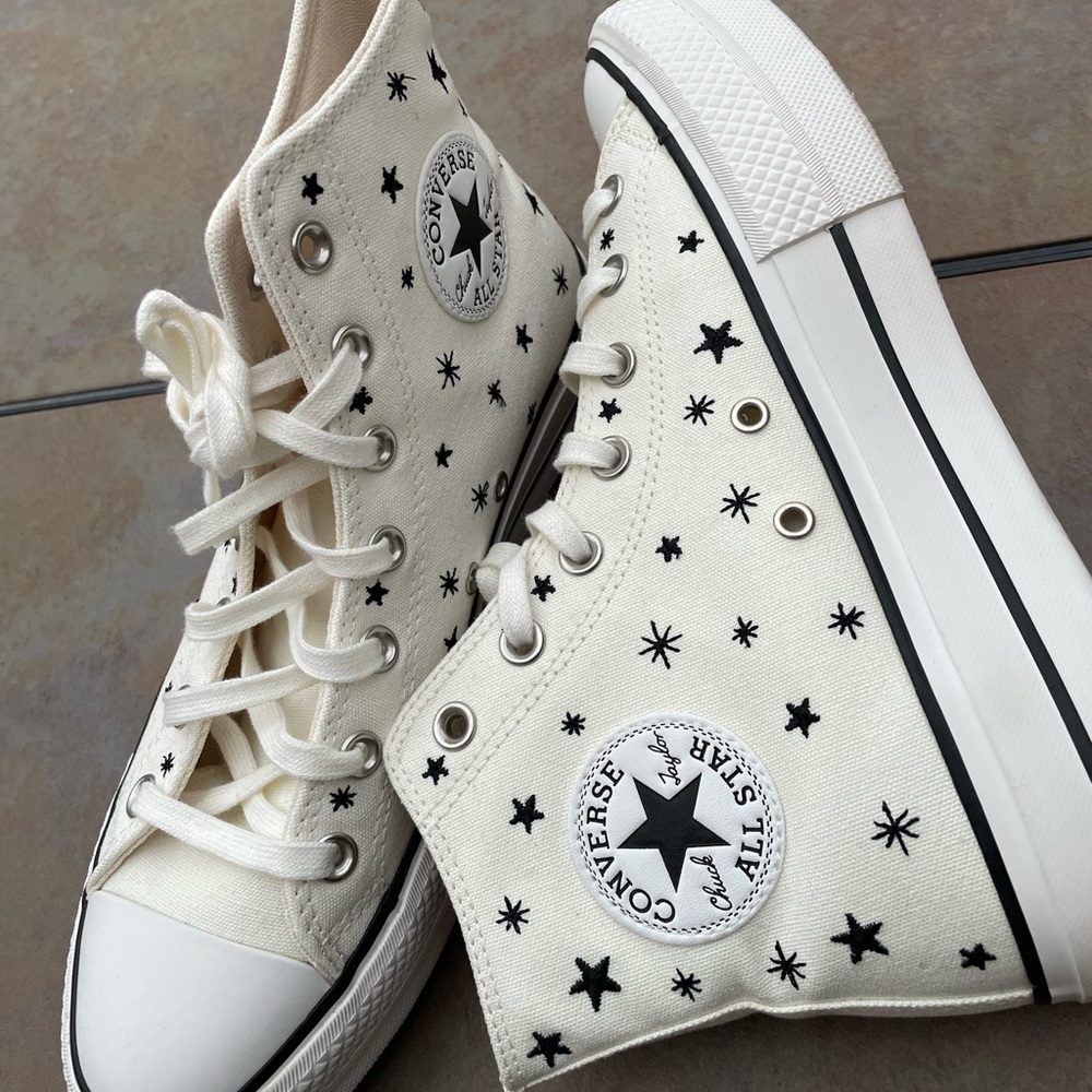 Platform Converse with stars. Size 9 woman’s.